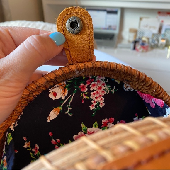 Rattan Circle Crossbody Bag Brown Wicker - Picture 6 of 12